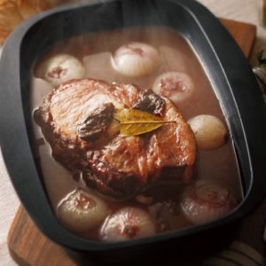 ココットダッチオーブン　赤ワイン煮